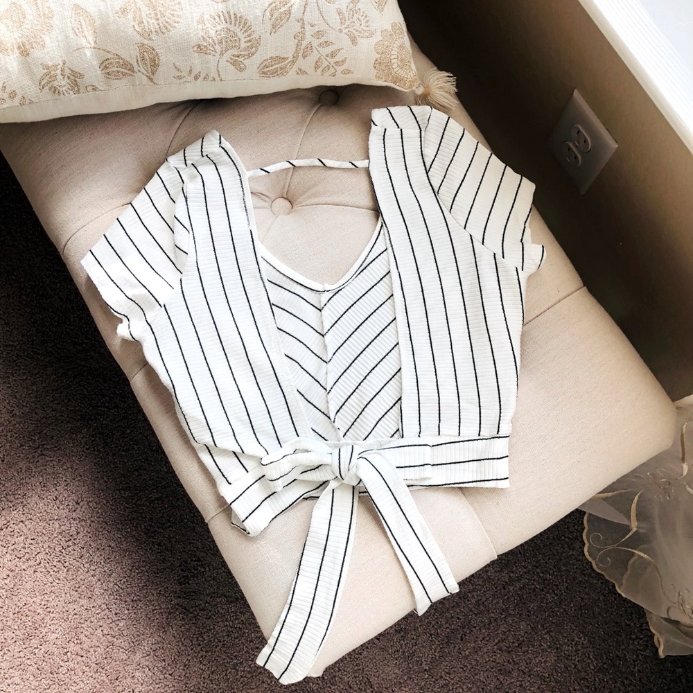 Backless V neck striped crop top tied bow